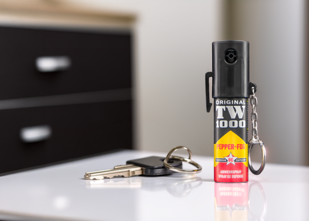 Preview: TW1000 Pepper-Fog Lady Mini 15 ml mit Schlüsselanhänger - Produktmotiv